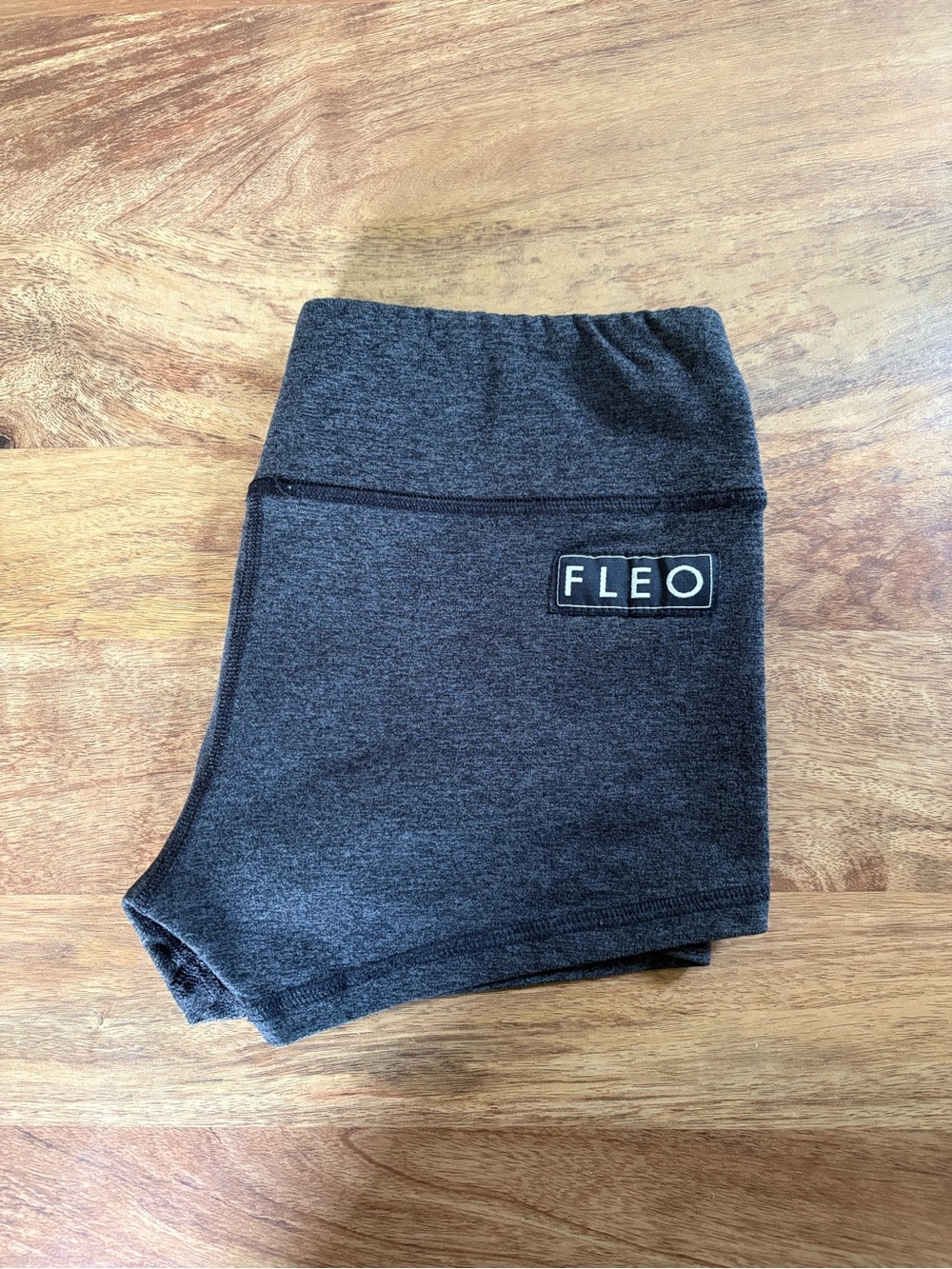 Fleo Women's Heathered Black 3.25 Shorts. Medium.